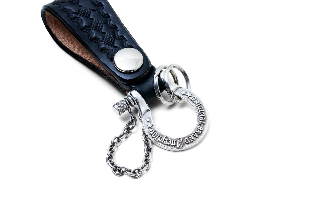 Accel - UK Saddle Leather Silver Plated Brass Shackle Key Holder Black [IPSK-03]